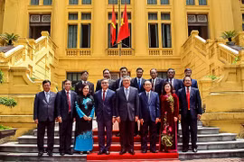 越老两国法院深化交流合作