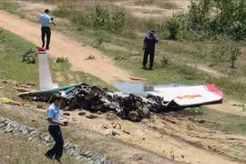 越南军用训练机在庆和省坠毁 两名飞行员牺牲