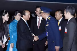 越南政府总理阮春福抵达泰国曼谷 开始第35届东盟峰会框架下的系列活动