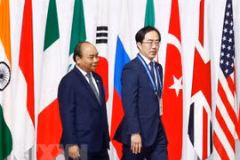 越南政府总理阮春福会见日本一流科技企业领导代表