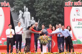 阮氏金银出席2019年人道月启动仪式