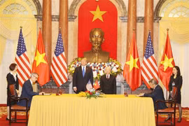 越南多家航空公司与美国世博国际、波音签署合作协议