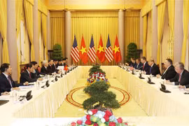 越共中央总书记、国家主席阮富仲与美国总统特朗普举行会谈