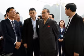 朝鲜劳动党高级领导代表团参观世界自然遗产下龙湾