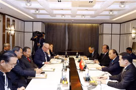 越南政府总理阮春福会见泰国部分大型集团领导