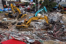 柬埔寨一在建七层建筑倒塌致多人伤亡