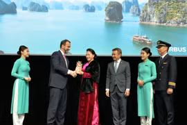 阮氏金银出席空客客机交付仪式和FPT驻法国代表处开业仪式