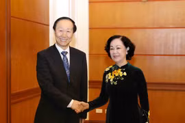 越共中央民运部部长张氏梅会见中国宋庆龄基金会主席王家瑞