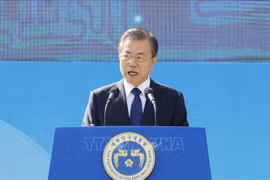 韩总统文在寅呼吁加强韩国-东盟文化合作