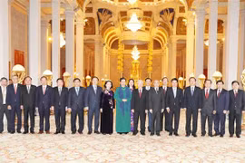 越共中央总书记、国家主席阮富仲同柬埔寨国王诺罗敦·西哈莫尼举行会谈