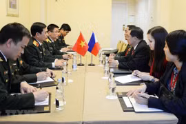 潘文江上将会见俄武装力量总参谋长和菲国防部副部长