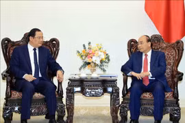 越南政府总理阮春福会见老挝计划投资部副部长宋赛•西潘敦