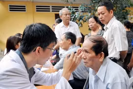 努力提高老年人的健康和生活质量