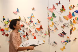  “化身蝴蝶”装置艺术展 拉近与残疾人的距离