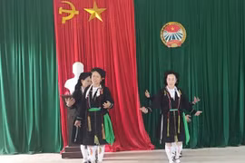 永福省山由族民歌颂姑荣获国家级非物质文化遗产证书