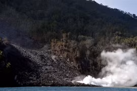 印尼疏散卡兰格唐火山附近地区1000余名居民