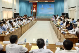 越南安江省与柬埔寨干丹省和茶胶省合作建设和平友谊边界线