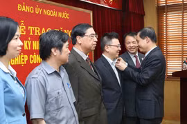 海外党建工作对祖国建设和保卫事业作出有效贡献