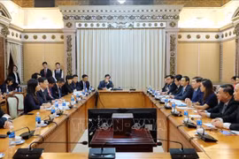 胡志明市领导会见中华全国工商业联合会代表团