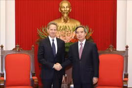 越共中央经济部部长阮文平会见美企领导