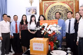 越南党和国家领导人看望慰问天主教信教群众