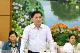 国会常委会第36次会议：交通运输部部长就机场投资社会化等问题答复询问