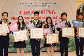 河内市向在2019年度国际青少年科学奥林匹克竞赛取得优异成绩的学生给予表彰