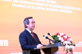 越共中央经济部部长阮文平会见中国国务院发展研究中心代表团