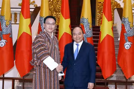 越南政府总理阮春福会见不丹国家委员会主席塔希·多吉