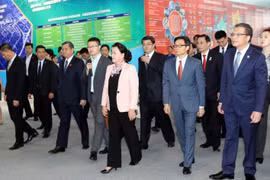 越南国会主席阮氏金银参观中国中关村科技会展中心