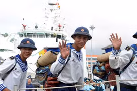 向长沙群岛军民送温暖