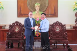芹苴市吸引加拿大企业对高科技农业和基础设施进行投资