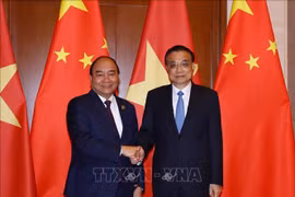 越南政府总理阮春福与中国国务院总理李克强举行会谈
