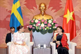 阮氏金银会见瑞典女王储维多利亚