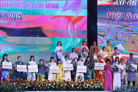 第六次胡志明市奥黛比赛:推广越南传统服装之美