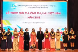 16个优秀个人和集体荣获越南妇女奖