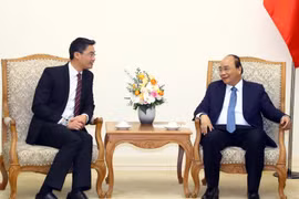 政府总理阮春福会见经济专家罗斯勒