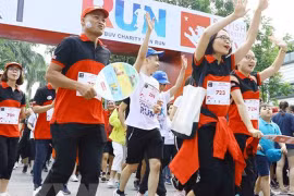 慈善乐跑活动吸引8000人参加