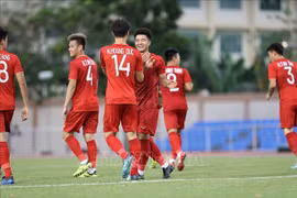 第三十届东南亚运动会男足比赛： 越南队6-0击败文莱队