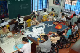 美国向承天顺化省残疾人和贫困者提供援助
