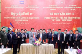 越南国防部与柬埔寨祖国团结发展阵线国家委员会第四次会议在下龙市召开
