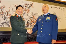 吴春历会见中共中央政治局委员、中央军委副主席许其亮