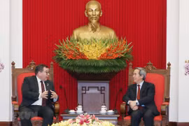 越共中央经济委员会主任阮文平会见新西兰卫生部长兼体育和娱乐部长格兰特
