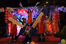 旅外越南人兴高采烈举行2019年迎新春活动