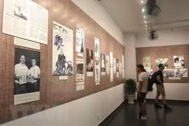  《越南和平浪潮》一书正式亮相