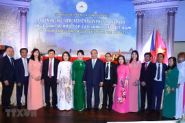 阮春福总理：旅捷越南人社群是团结互助与情系家乡的好榜样