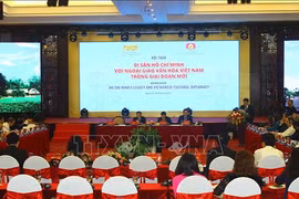 越南通过推崇胡志明主席向国际友人推介国家形象