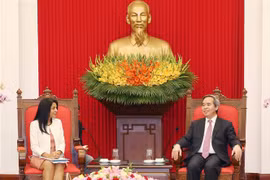 越共中央经济部部长阮文平会见国际货币基金组织代表团