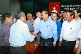 越南政府总理阮春福会见海防市水原县选民