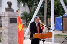设在智利首都圣地亚哥的胡志明公园维修改造项目正式落成